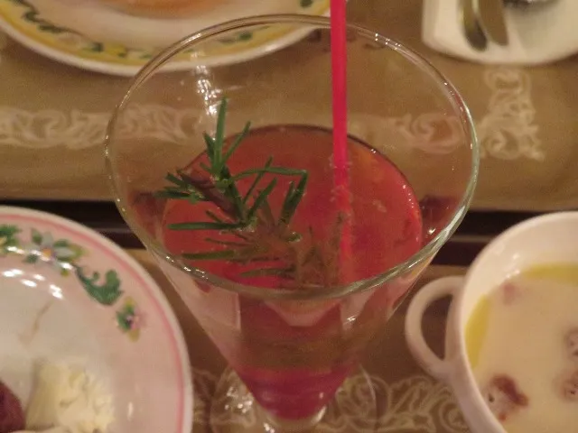 スパークリングワインカクテル 上面（ストロベリー）（カフェ・ポルトフィーノ）