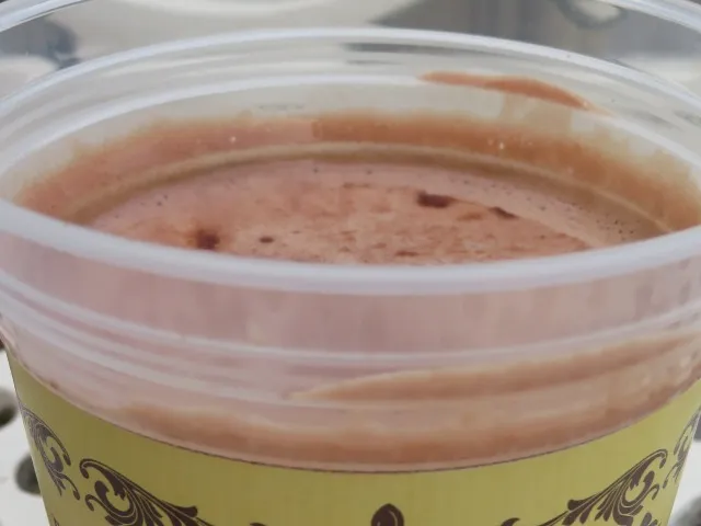 ホットチョコレートドリンク （ヘーゼルナッツフレーバー） 上面（アイスクリームコーン）