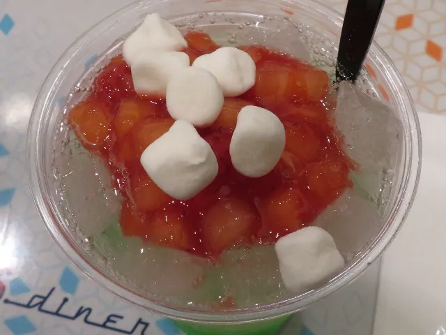 スパークリングカクテル（ワイン＆アップル） 上面（プラズマ・レイズ・ダイナー）