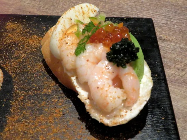 イクラとキャビアのジュエル・スモーブロー アップ（RED LOBSTER）