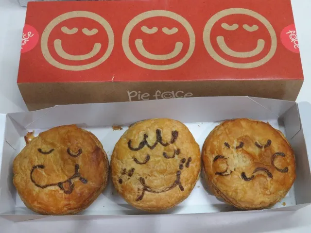 チーズハンバーグカレー、テリマヨハンバーグ、チャンキーステーキ(Pie face)