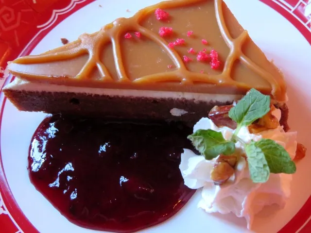 キャラメルガナッシュチョコレートケーキ アップ（ザンビーニ･ブラザーズ･リストランテ）