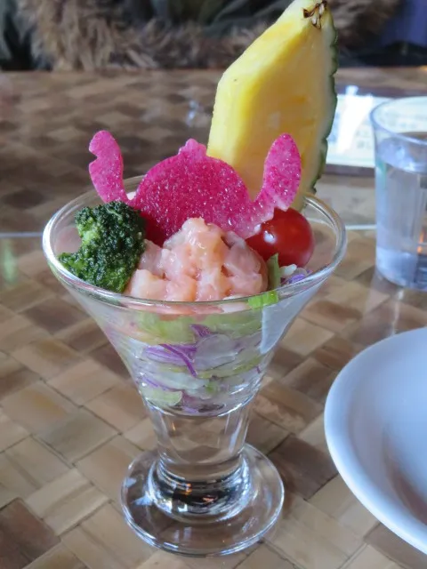 海老とロミロミサーモンのサラダ（ポリネシアンテラス・レストラン）