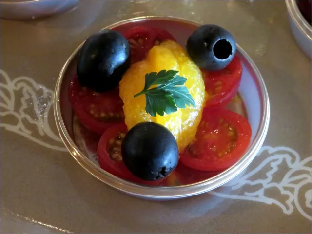 オリーヴ、ミニトマト、オレンジのマリネ(カフェ・ポルトフィーノ)