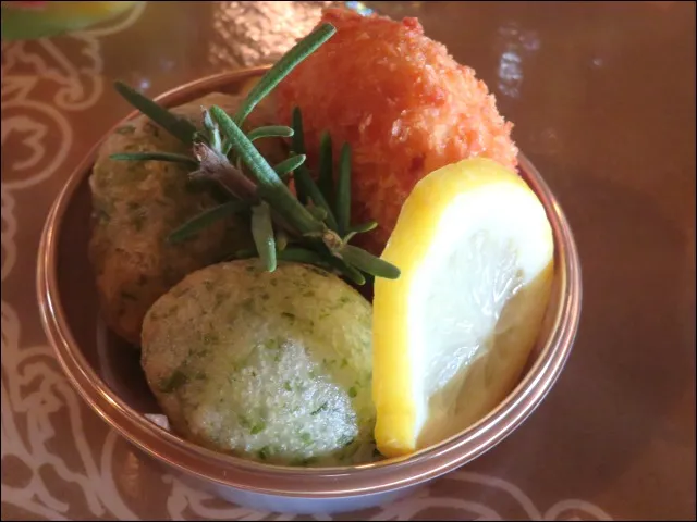 トリュフ香るクリームコロッケとゼッポリーネ(カフェ・ポルトフィーノ)