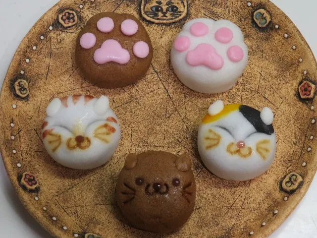ねこ饅頭、チョコねこ饅頭、三毛猫饅頭、肉球饅頭、チョコ肉球饅頭(あわ家惣兵衛)