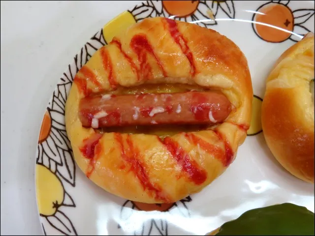 たまご生地のウインナーボート(幸せの黄色いたまご食パン)