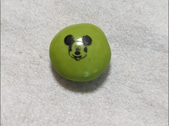 ミッキーマーク入りカラフルチョコレート（ディズニーランド）