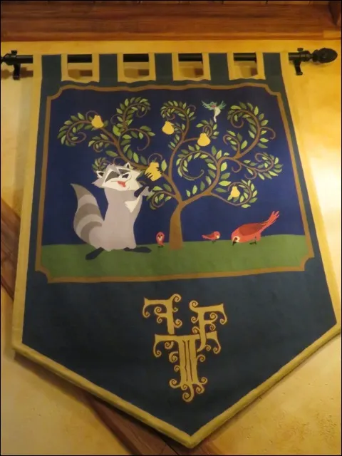 ミーコのタペストリー(ファンタジーランド・フォレストシアター)