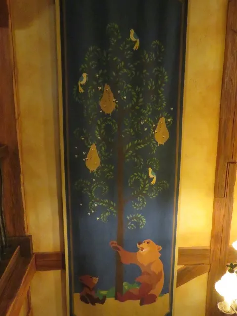 キナイとコーダのタペストリー（ファンタジーランド・フォレストシアター）