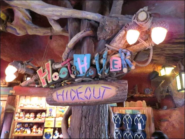 看板（フット＆ハラー・ハイドアウト）