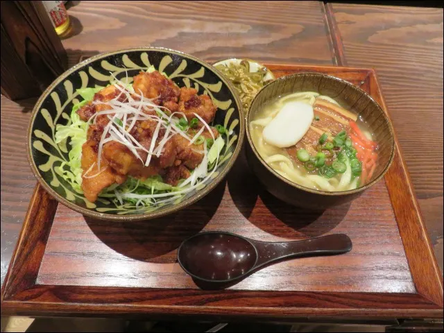 島ラー油の唐揚げ丼とミニ沖縄そばセット（海人酒房）