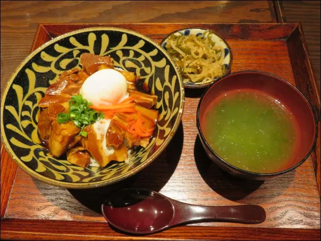 ラフテー丼定食(海人酒房)