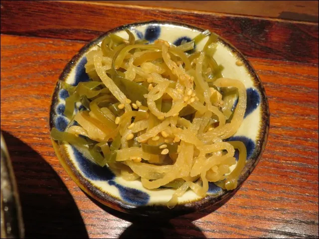 付け合わせの和え物(海人酒房)