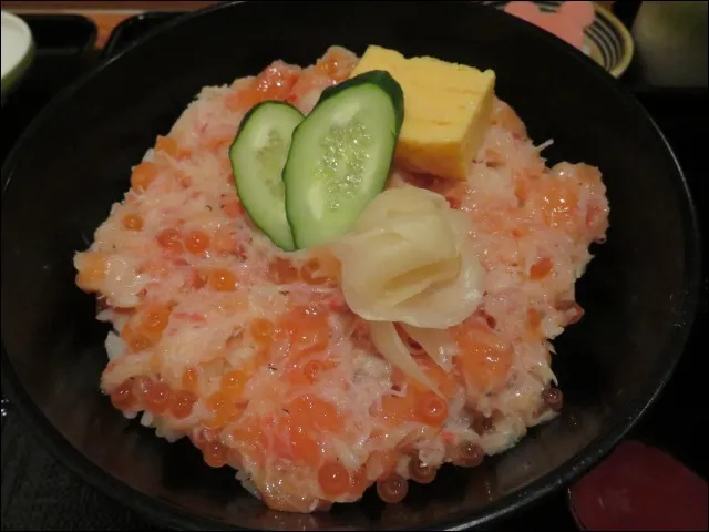 蟹とサーモンとイクラのちらし丼(れすとらん北齋)