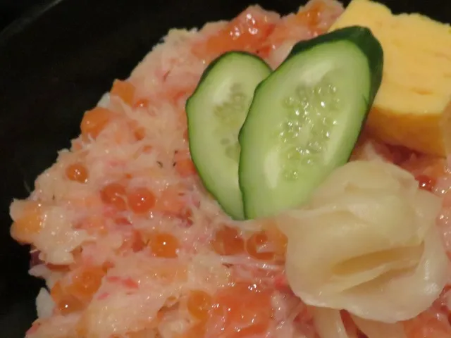 蟹とサーモンとイクラのちらし丼 アップ（れすとらん北齋）