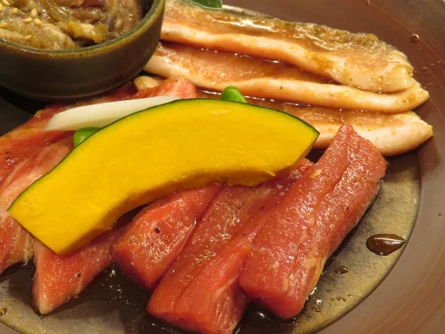 中落カルビ、ヒレロース、トントロ(焼肉トラジ)