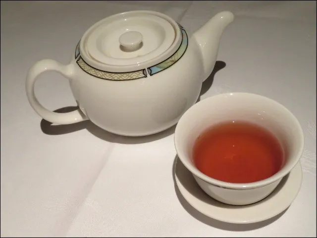 ポットとお茶（シルクロードガーデン）