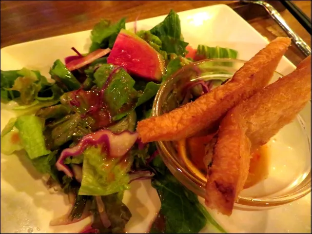 SPECIAL LUNCH SET 彩り野菜のヘルシーサラダとタイ海老トースト アップ（モンスーンカフェ）