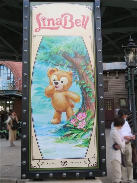 ダッフィー看板（リーナ・ベル登場）