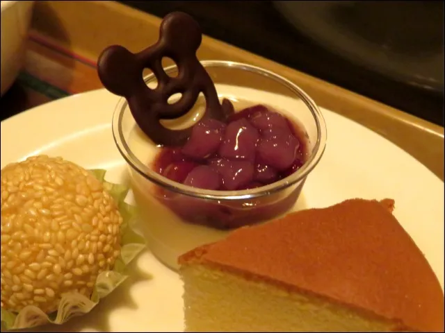 杏仁豆腐(ヴォルケイニア・レストラン)