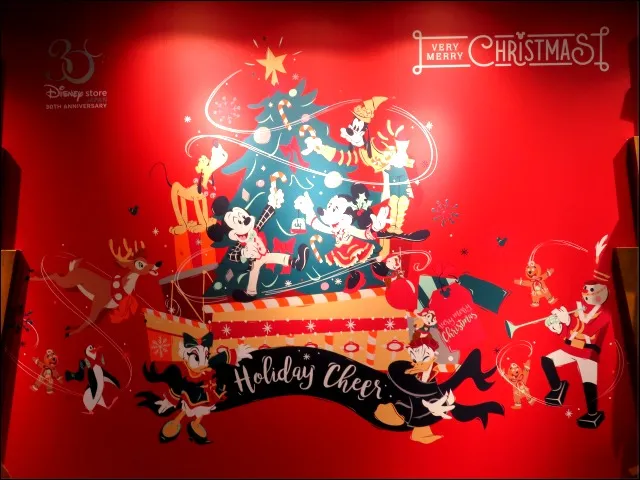 クリスマスの壁イラスト「Holiday Cheer」（ディズニーストア）