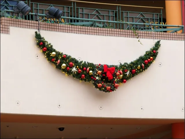 壁にリース(イクスピアリのクリスマス)