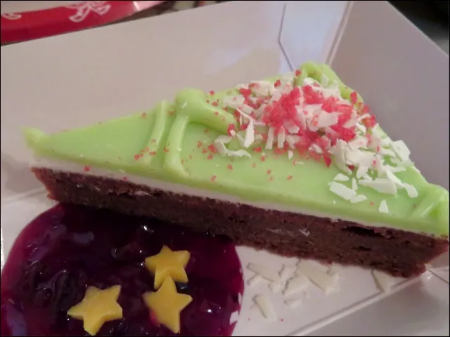 チョコレートケーキ、ミックスベリーソース（ザンビーニ･ブラザーズ･リストランテ）