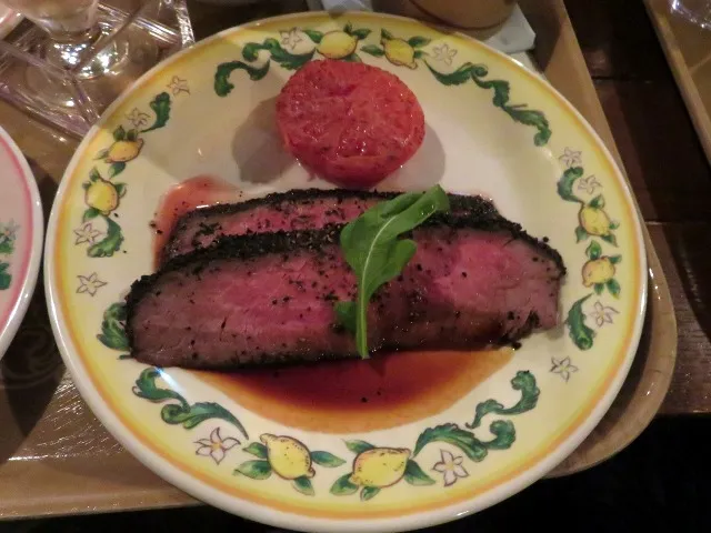 コーヒー風味のローストビーフ バルサミコソース(カフェ・ポルトフィーノ)