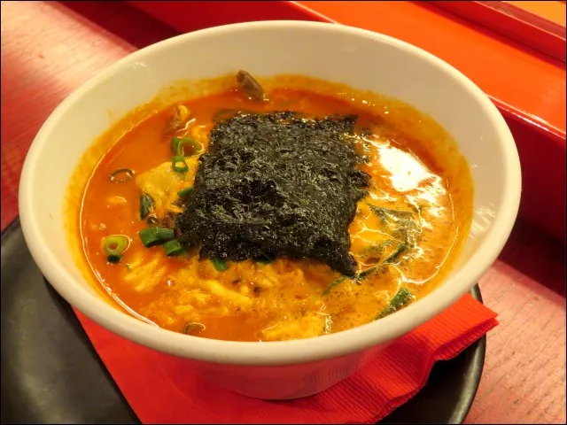 名物ユッケジャン麺(焼肉トラジ)