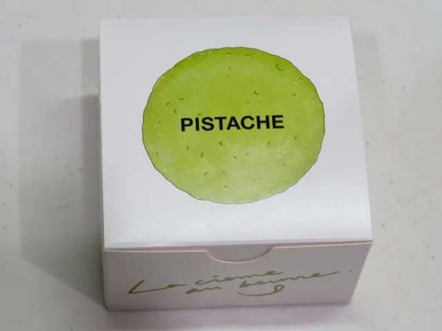 MACAROONS 箱上面(La crème au beurre)