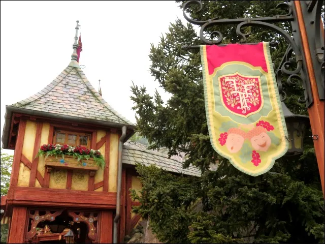 ファンタジーランド・フォレストシアター ドングリ旗（ニューファンタジーランド）