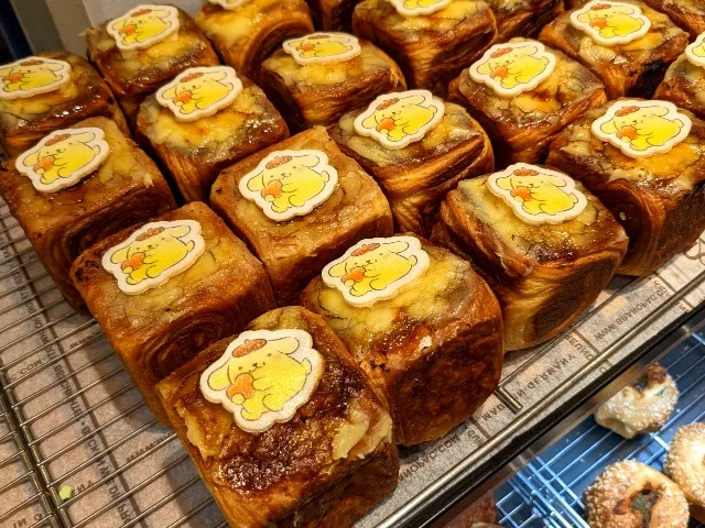 ポムポムプリン ブリュレミニ食パン棚（Café CHEZ MADU）