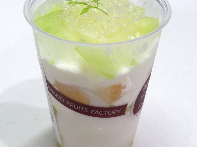 メロンパフェ 側面（IMANO FRUITS FACTORY）