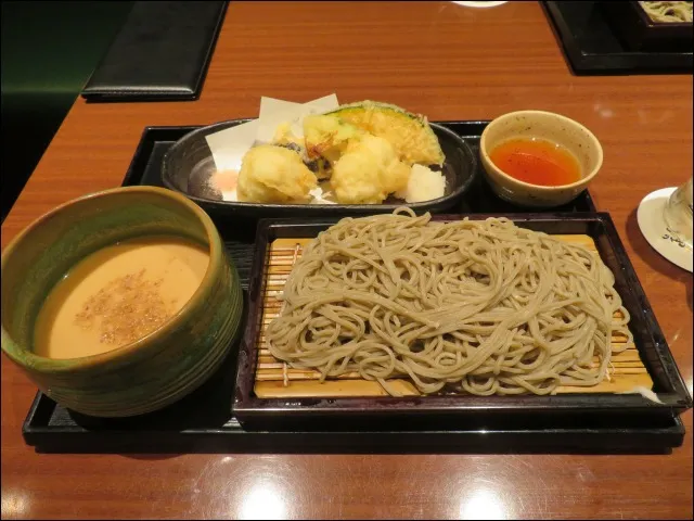 胡麻だれ胡桃蕎麦と鱧(はも)の天ぷら(凛や)
