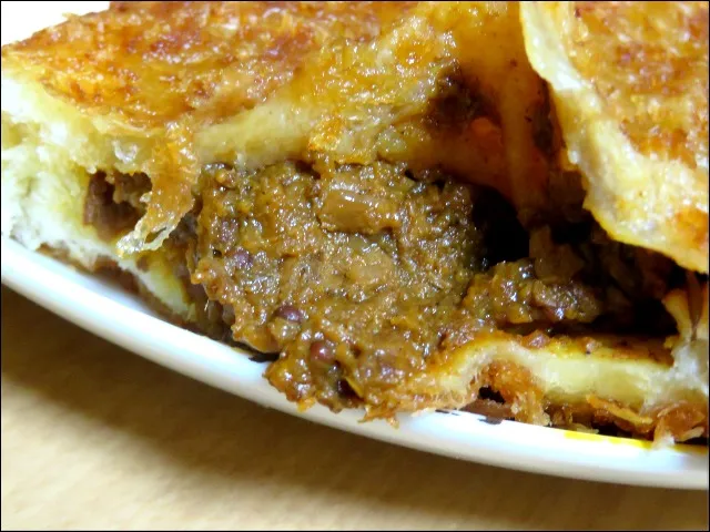 キーマカレー 断面（カレーパン専門店YES！）