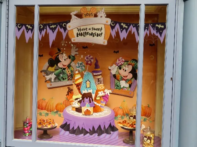 Have a sweet HALLOWEEN! お菓子の城ディスプレイ（ディズニー・ハロウィーン 2023）