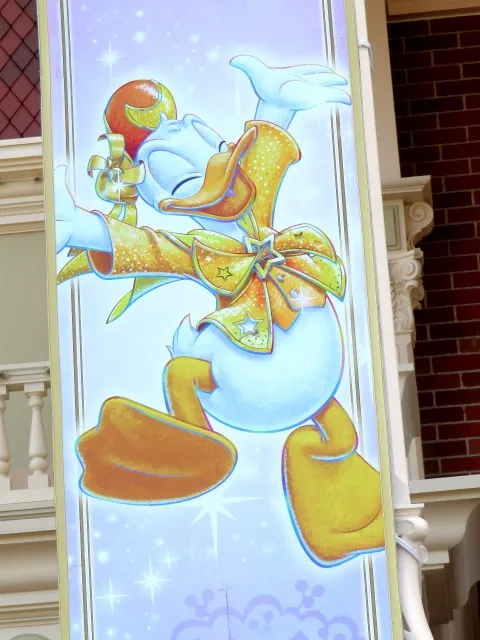 ドナルドの幕（“ドリームゴーラウンド”）