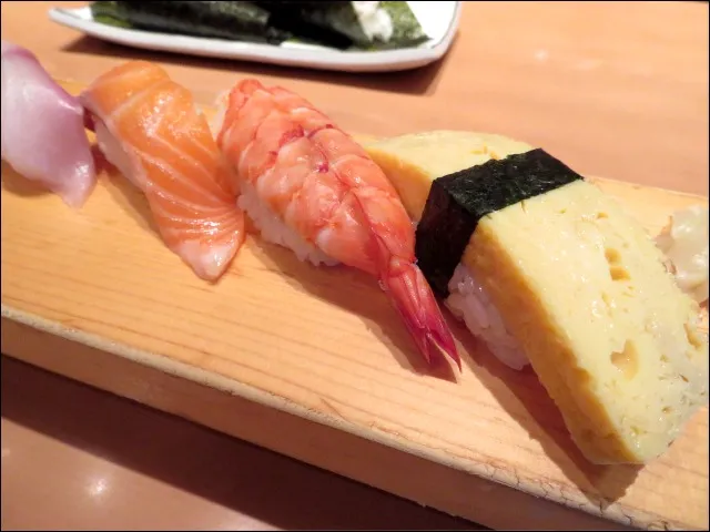 サーモン、海老、玉子（築地玉寿司）
