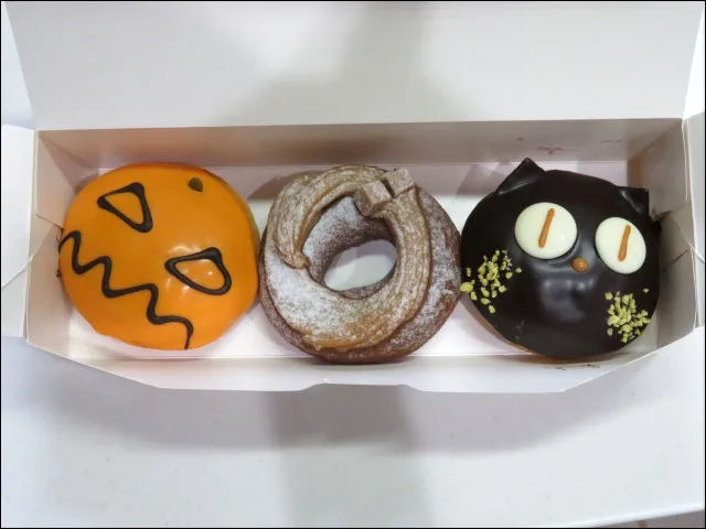 メープル パンプキン ジャック、モンブラン チョコリング、黒ネコ スイートポテト(クリスピー・クリーム・ドーナツ)