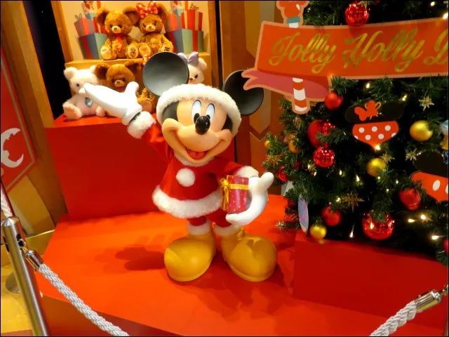 入り口ツリー脇 サンタミッキー（ディズニーストア）