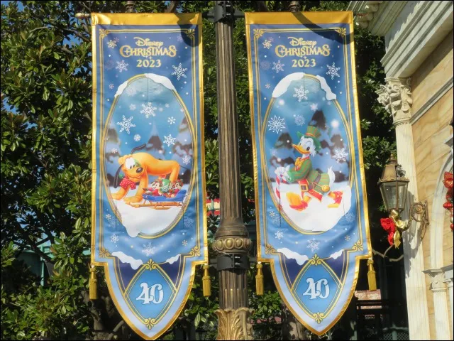 プルート、チップとデール、スクルージ旗（ディズニー・クリスマス 2023）