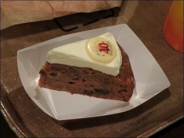キャロットケーキ（クルミ入り）（ユカタン・ベースキャンプ・グリル）