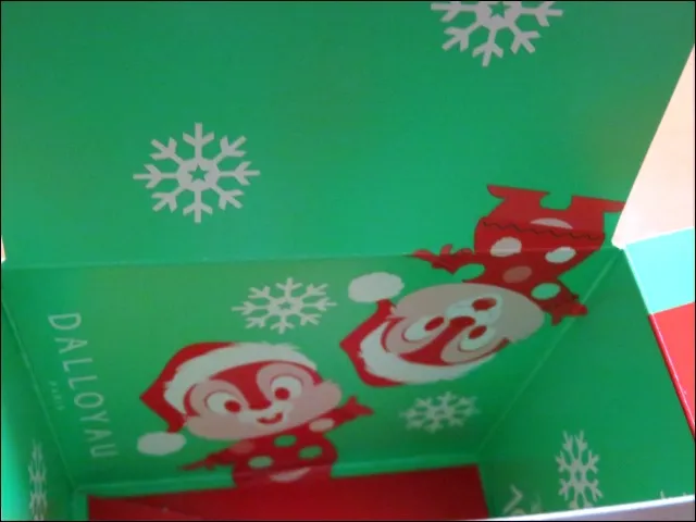 マカロン箱内側のチップとデール（ダロワイヨ）