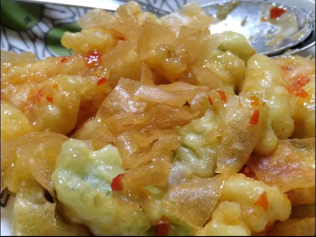 海老とアボカドのチリマヨネーズ アップ（モンスーンカフェ）