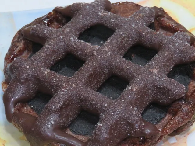 ブラッククッキーショコラワッフル アップ（マネケン）