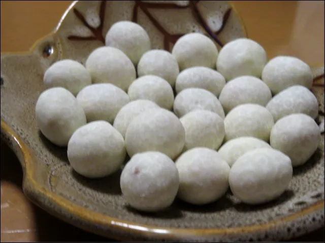 ホワイトチョコの豆菓子 アップ（Noix）
