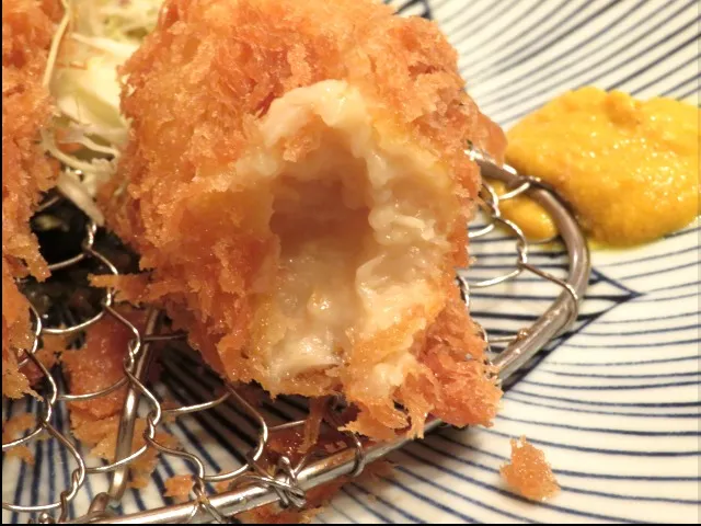 本ずわいがにのクリームコロッケ 断面（とんかつ 和幸）