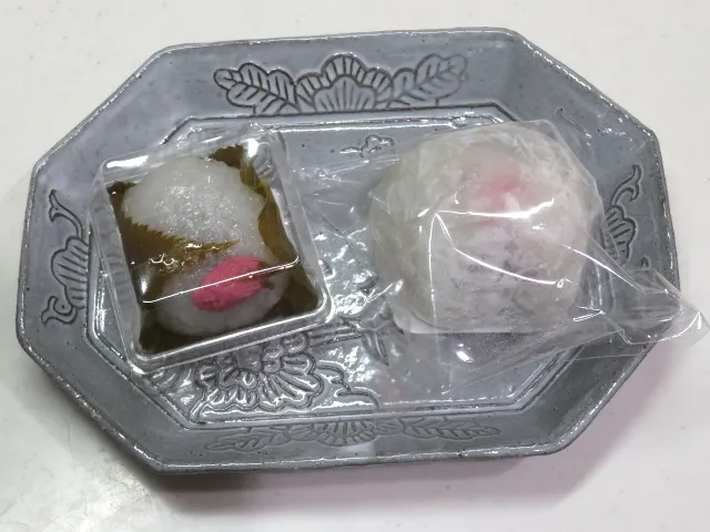 道明寺と苺大福 包装(七里香)