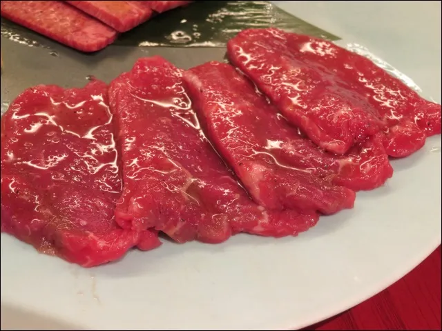 牛タン&赤身ロース合い盛 赤身ロース(焼肉トラジ)